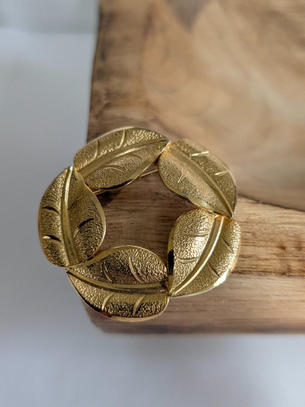 Vintage Gold Tone Leaf Ring Brooch Pin for Brooch Cluster